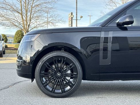 New 2025 Land Rover Range Rover SE image 9