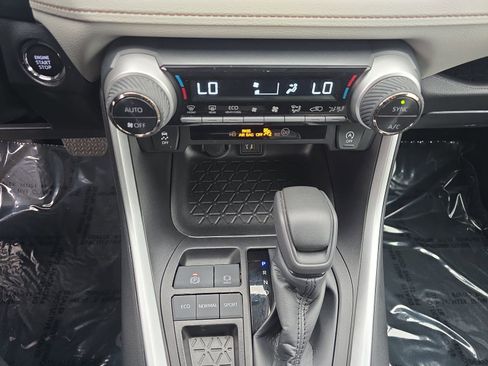 Used 2024 Toyota RAV4 XLE w/ Convenience Package image 30