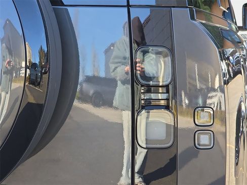 New 2026 Land Rover Defender 130 X-Dynamic SE image 36