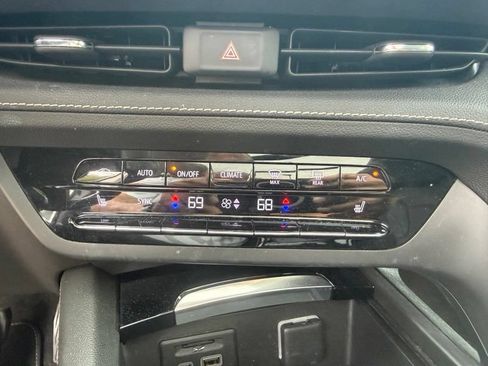 Used 2021 Buick Envision Essence w/ Technology Package I AWD/4WD image 13