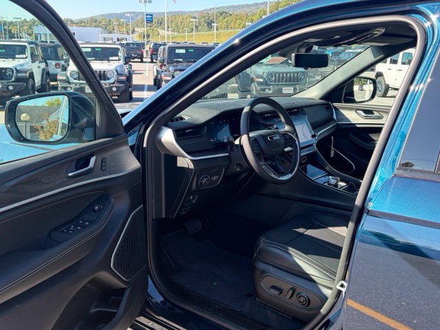 New 2027 Jeep Grand Cherokee L Limited AWD/4WD image 14