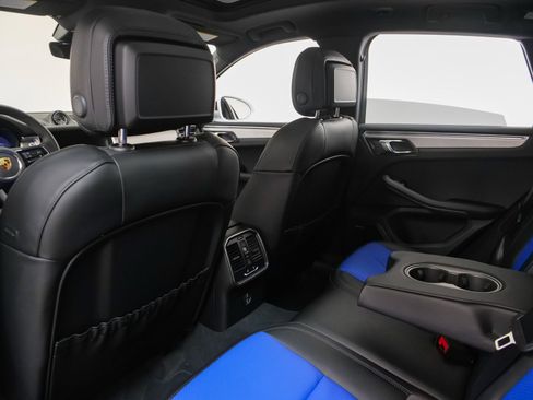Used 2025 Porsche Macan image 44