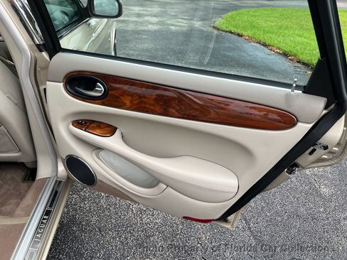 Used 2000 Jaguar XJ8 RWD image 30