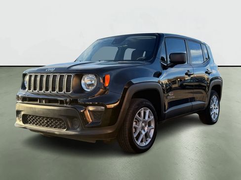 Used 2023 Jeep Renegade Latitude image 2