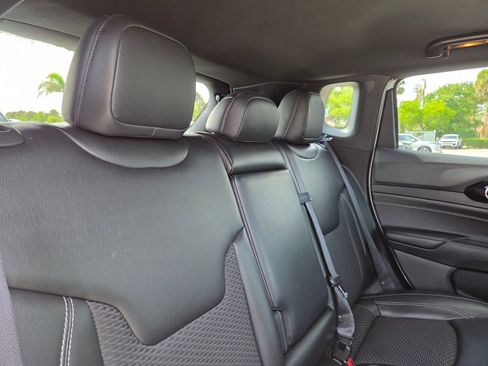 Used 2023 Jeep Compass Latitude w/ Convenience Group AWD/4WD image 19
