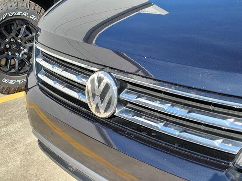 Used 2019 Volkswagen Tiguan SE image 3