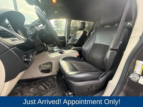 Used 2019 Dodge Grand Caravan SXT FWD image 9