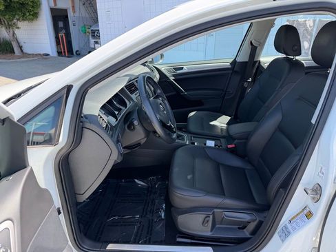 Used 2016 Volkswagen e-Golf SEL Premium image 16