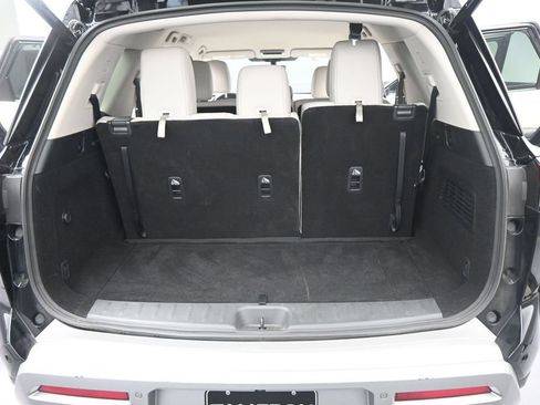 Used 2025 Nissan Pathfinder SL FWD image 19
