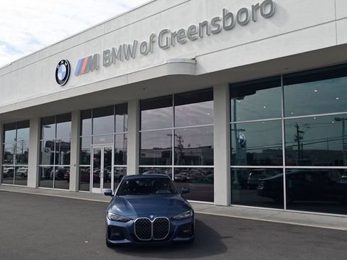 Used 2022 BMW 430i Coupe w/ M Sport Package RWD image 3