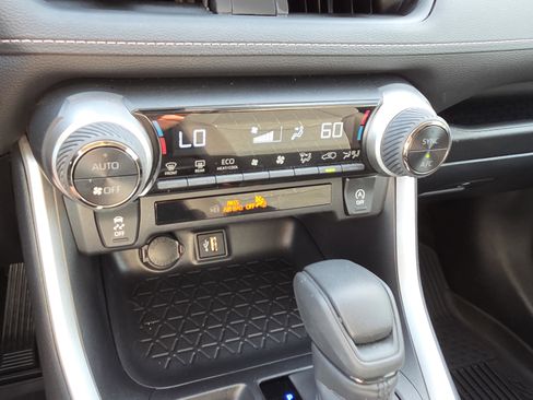 Certified 2025 Toyota RAV4 XLE w/ Convenience Package image 27