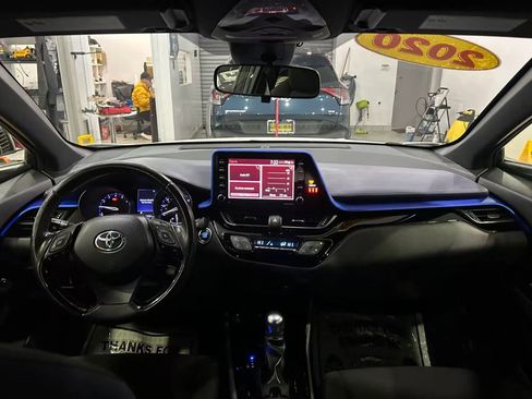 Used 2020 Toyota C-HR XLE image 9