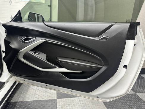 Used 2017 Chevrolet Camaro SS RWD image 44