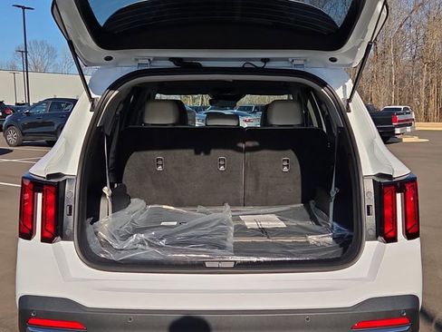 New 2026 Kia Sorento S image 4