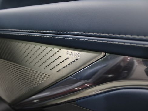 New 2026 Cadillac Escalade IQ Luxury 2 w/ LPO, Radiant Package image 30