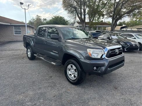 Used 2012 Toyota Tacoma 4x4 Double Cab w/ SR5 Pkg image 3