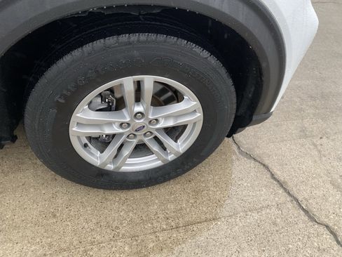 Used 2020 Ford Explorer XLT w/ Equipment Group 202A image 5