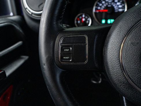 Used 2018 Jeep Wrangler Unlimited Sahara image 39