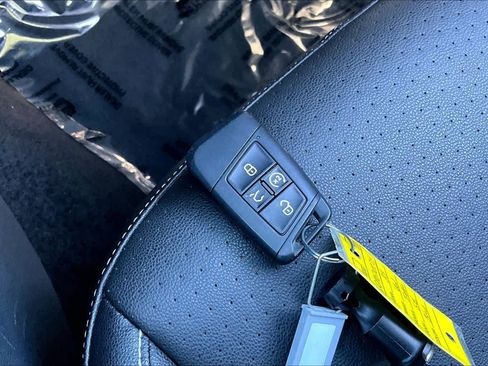 Used 2024 Volkswagen Jetta SE image 13