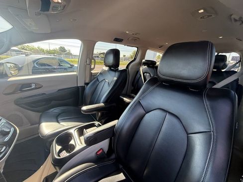 Used 2021 Chrysler Voyager Lxi image 13