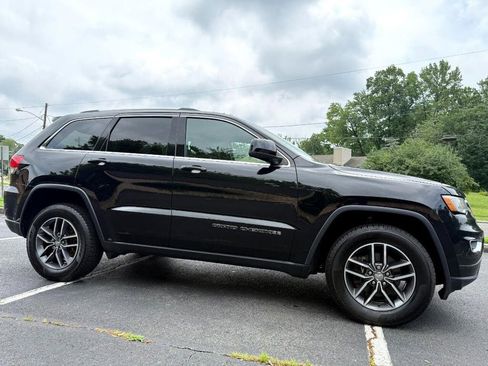 Used 2018 Jeep Grand Cherokee Laredo image 3