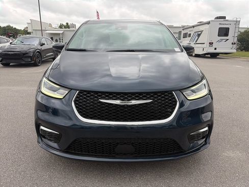 Used 2023 Chrysler Pacifica Touring-L FWD image 10