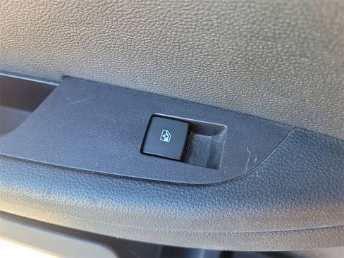 Used 2017 Chevrolet Equinox LT w/ Convenience Package image 14