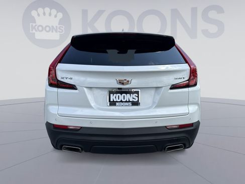 Used 2023 Cadillac XT4 Luxury w/ Cold Weather Package FWD image 5