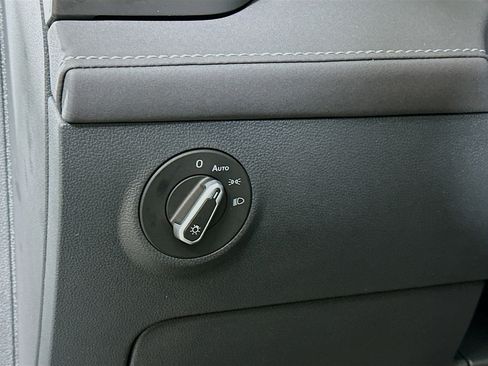 New 2026 Volkswagen Taos SE image 10