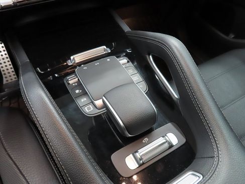 Used 2025 Mercedes-Benz GLS 450 4MATIC image 52