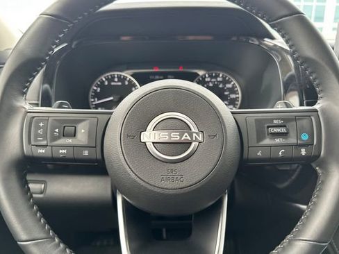 Used 2025 Nissan Pathfinder SV FWD image 22