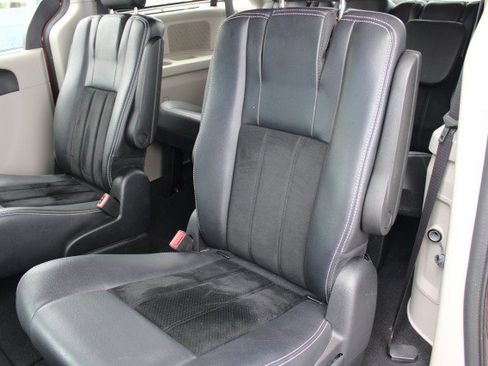 Used 2017 Dodge Grand Caravan SXT FWD image 17