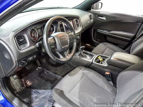 Used 2018 Dodge Charger SXT RWD image 11