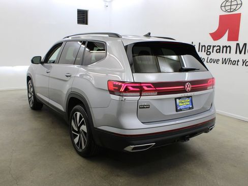 Certified 2024 Volkswagen Atlas SE FWD image 3