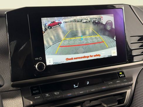 Used 2025 Toyota Camry SE image 18