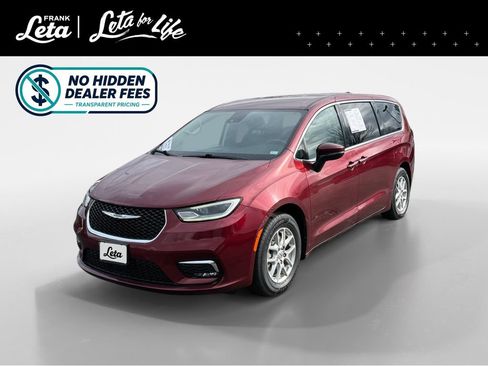 Used 2023 Chrysler Pacifica Touring-L FWD image 1