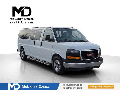 Used 2017 GMC Savana 3500 LT w/ LT Preferred Equipment Group image 1