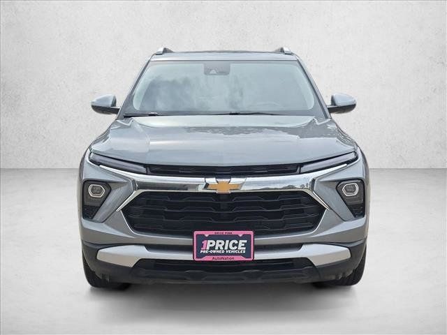 Used 2025 Chevrolet TrailBlazer LT AWD/4WD image 2