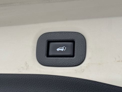 Used 2018 Nissan Rogue SV w/ Premium Package image 37