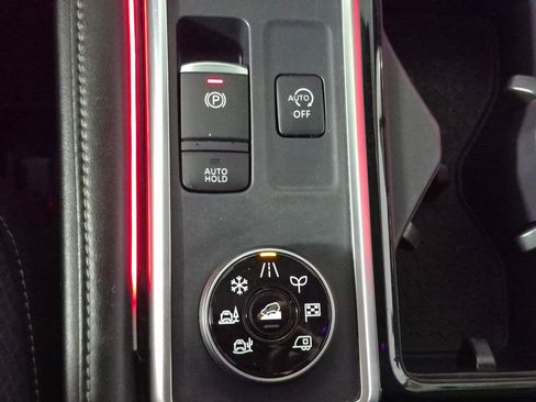 Used 2024 Nissan Pathfinder SV w/ Black Appearance Package AWD/4WD image 17