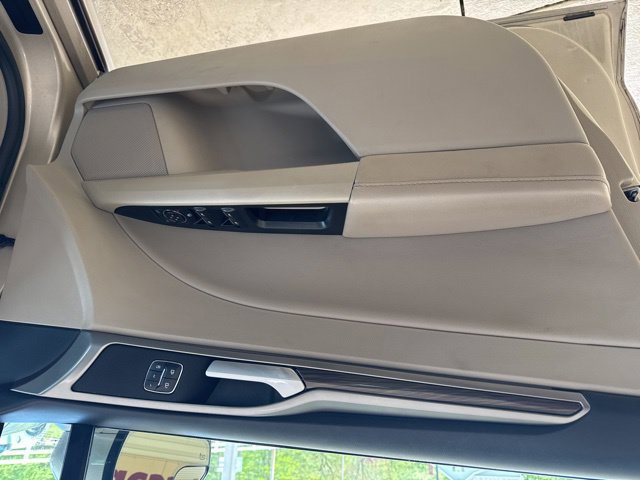 Used 2017 Ford Fusion SE w/ Fusion SE Technology Package FWD image 16