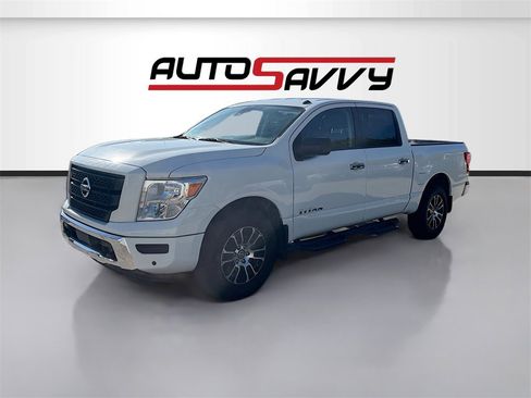 Used 2021 Nissan Titan SV w/ SV Convenience Package image 3