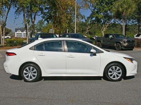 Certified 2023 Toyota Corolla LE image 5