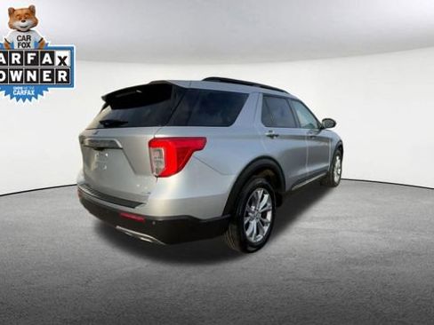 Used 2023 Ford Explorer XLT w/ Equipment Group 202A image 9