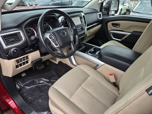 Used 2019 Nissan Titan SV w/ SV Convenience Package image 10