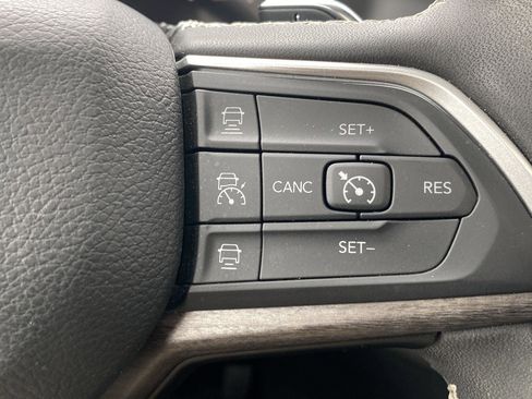 Used 2024 Jeep Grand Cherokee Limited image 15