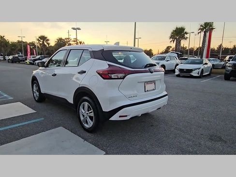 Used 2022 Nissan Kicks S image 30