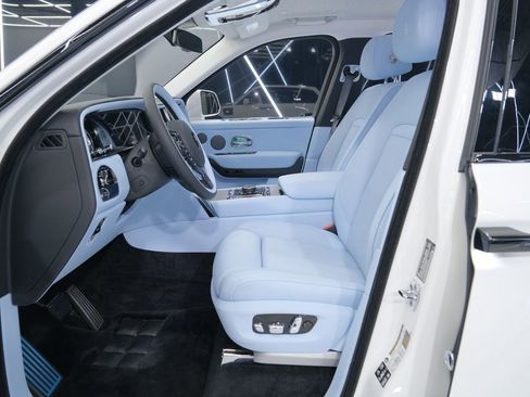 Used 2026 Rolls-Royce Cullinan AWD/4WD image 32