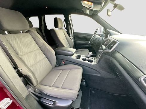 Used 2020 Jeep Grand Cherokee Laredo image 27