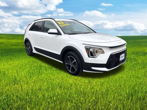 Used 2023 Kia Niro EX image 3